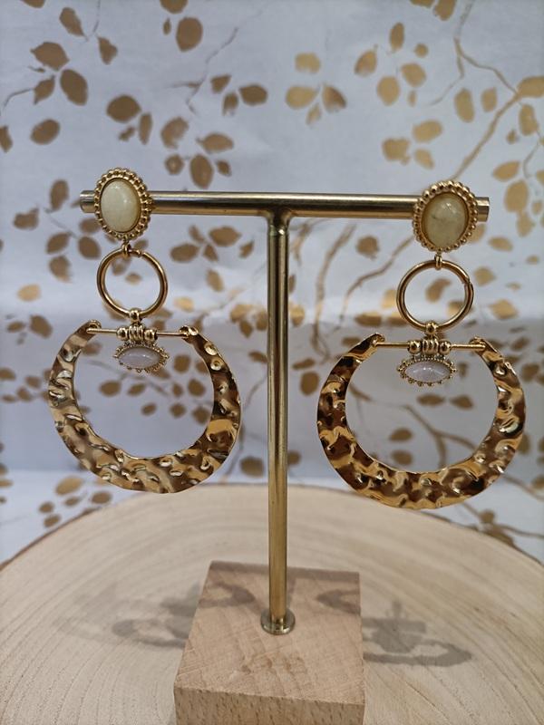 Boucles d’oreille martelée dorée